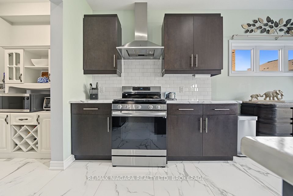 8 Elderberry Road, Thorold, ON L2V 0E7 17