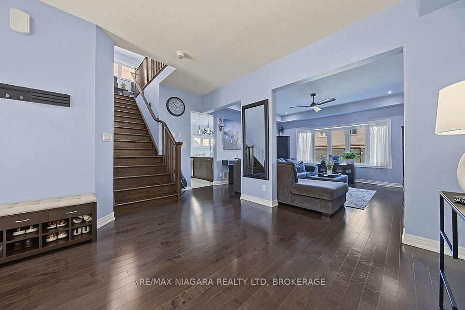 8 Elderberry Road, Thorold, ON L2V 0E7 9