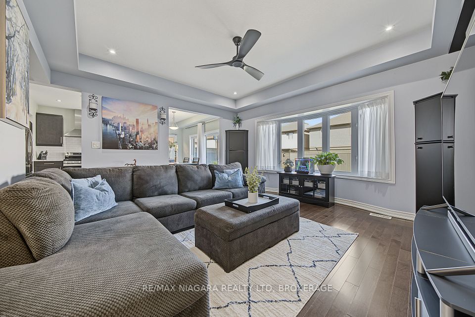 8 Elderberry Road, Thorold, ON L2V 0E7 12