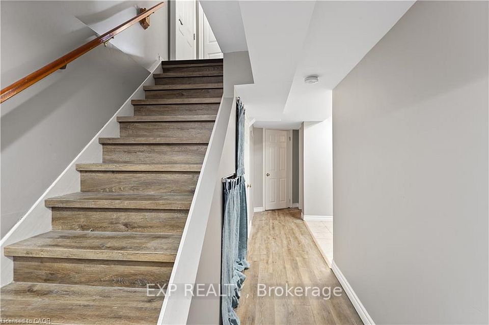432B Dunvegan Drive, Waterloo, ON N2K 2C7 16