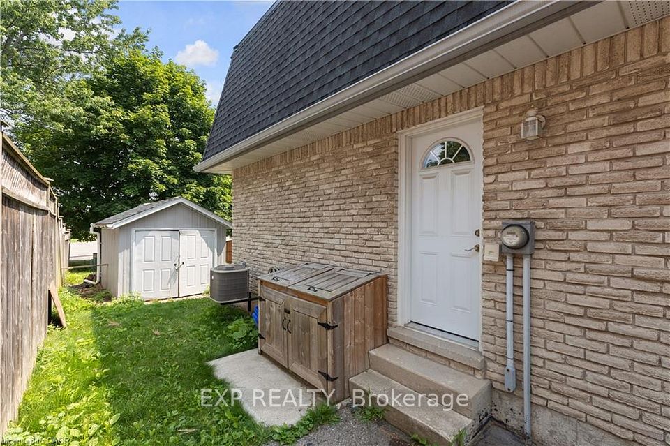 432B Dunvegan Drive, Waterloo, ON N2K 2C7 21
