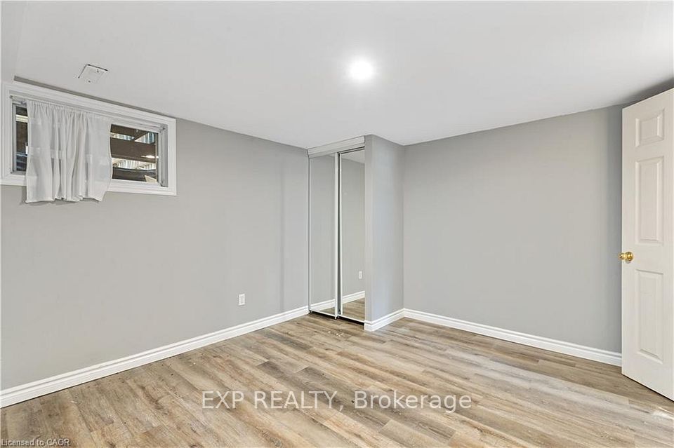 432B Dunvegan Drive, Waterloo, ON N2K 2C7 18