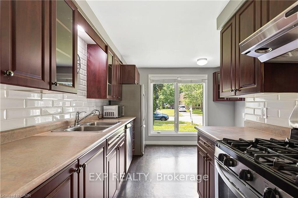 432B Dunvegan Drive, Waterloo, ON N2K 2C7 5