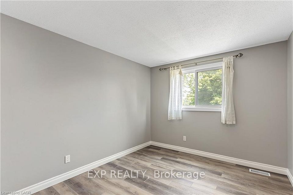 432B Dunvegan Drive, Waterloo, ON N2K 2C7 11