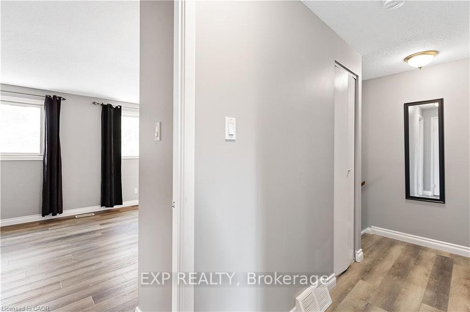 432B Dunvegan Drive, Waterloo, ON N2K 2C7 10