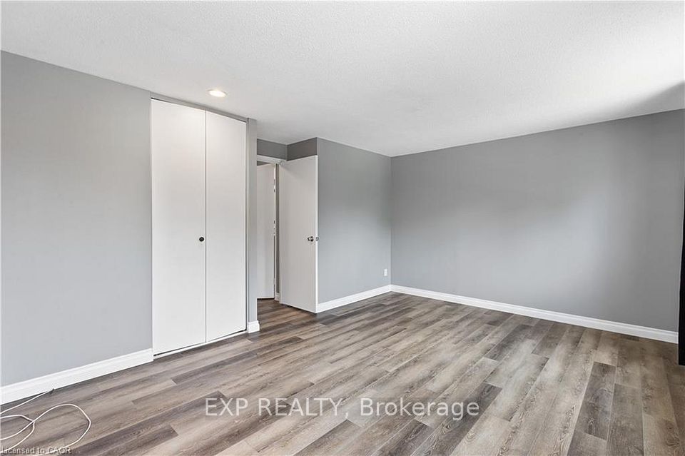 432B Dunvegan Drive, Waterloo, ON N2K 2C7 13