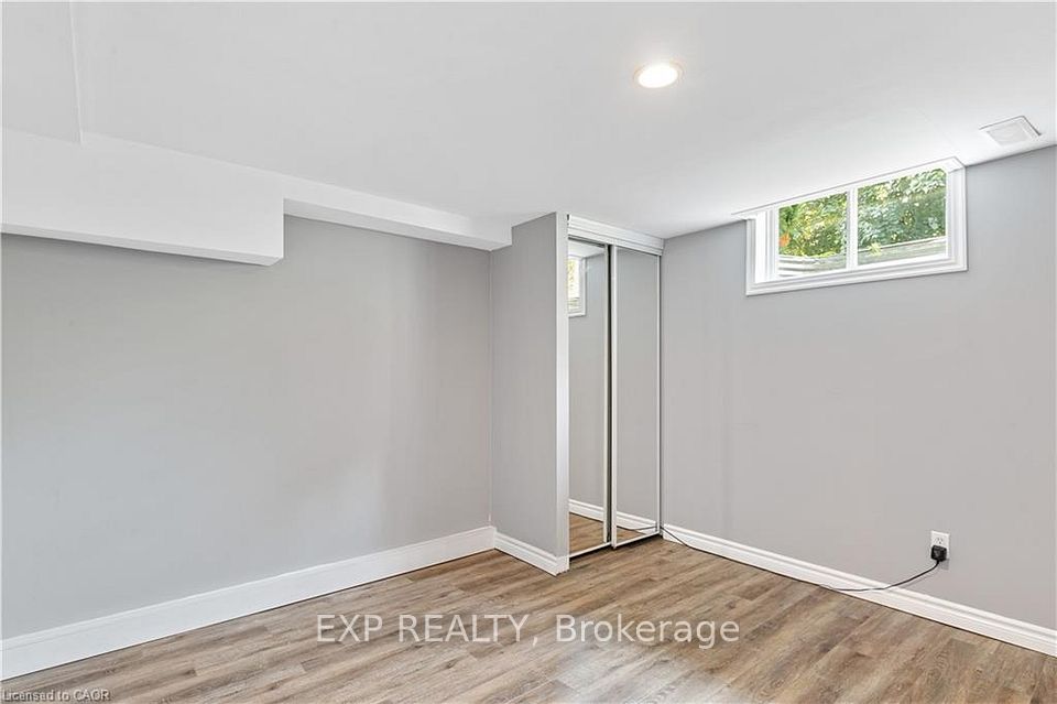 432B Dunvegan Drive, Waterloo, ON N2K 2C7 20