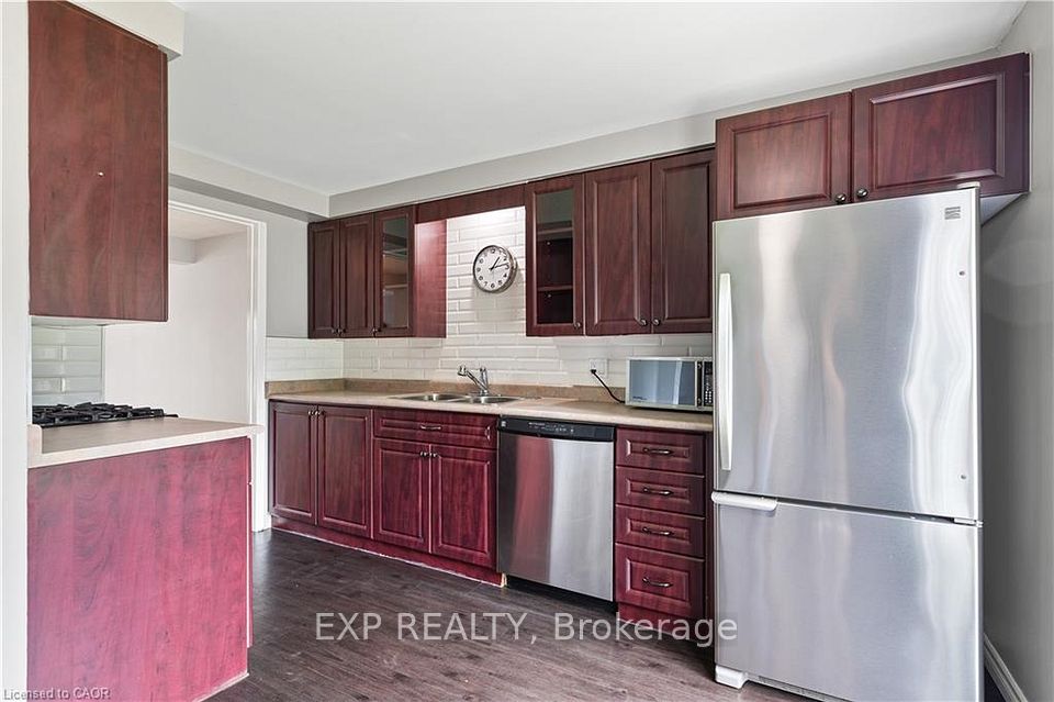 432B Dunvegan Drive, Waterloo, ON N2K 2C7 4
