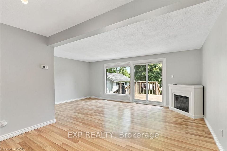 432B Dunvegan Drive, Waterloo, ON N2K 2C7 7