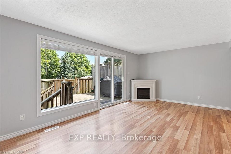 432B Dunvegan Drive, Waterloo, ON N2K 2C7 6