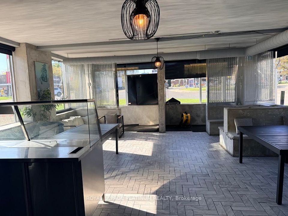 72 King Street E, Hamilton, ON L9H 1C2