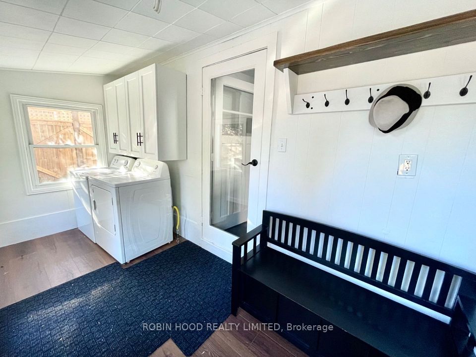 160 Oakdale Avenue, St. Catharines, ON L2P 2K9 4