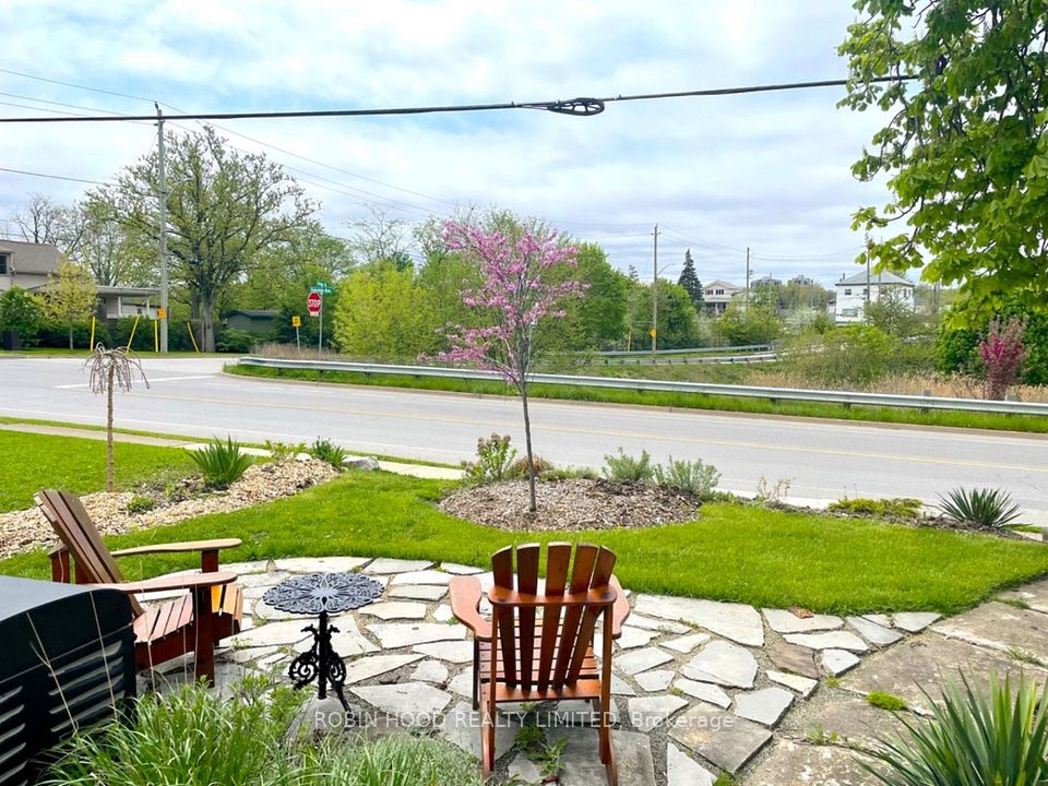 Detached at 160 Oakdale Avenue, St. Catharines, ON L2P 2K9