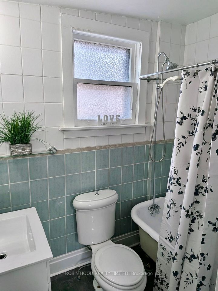 160 Oakdale Avenue, St. Catharines, ON L2P 2K9 9
