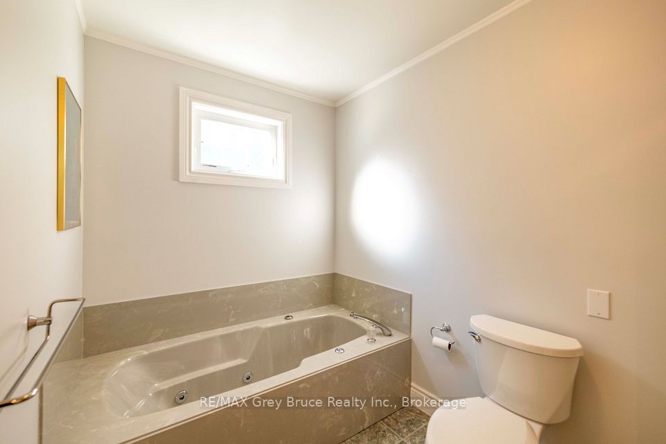 2353 5th Avenue W, Owen Sound, ON N4K 5C7 18