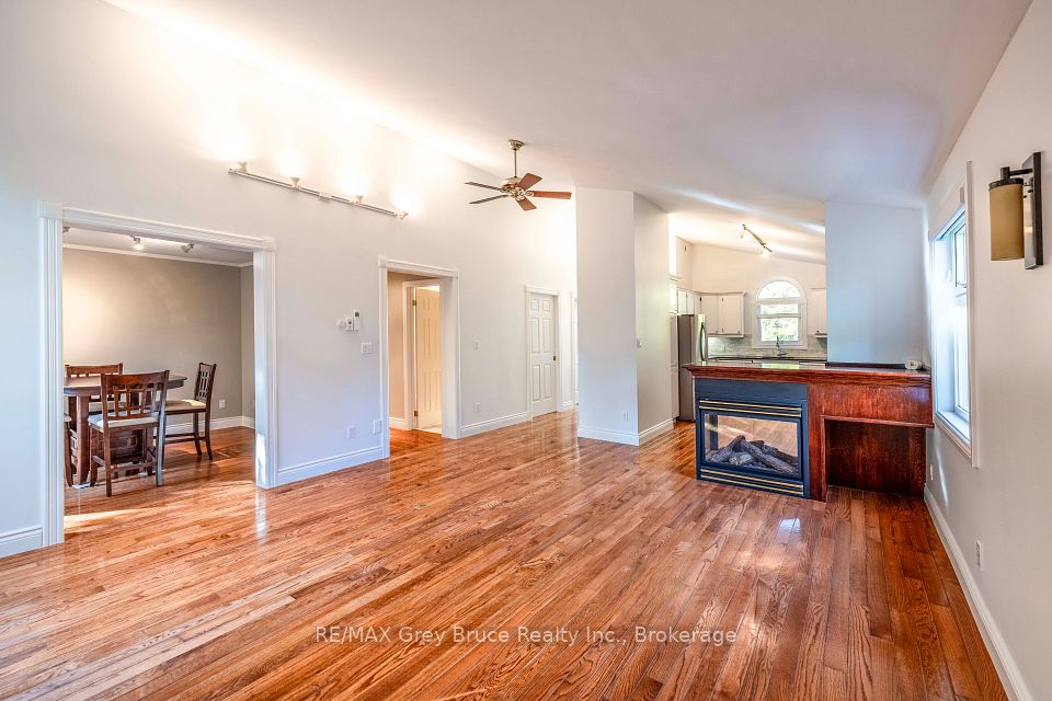 2353 5th Avenue W, Owen Sound, ON N4K 5C7 4