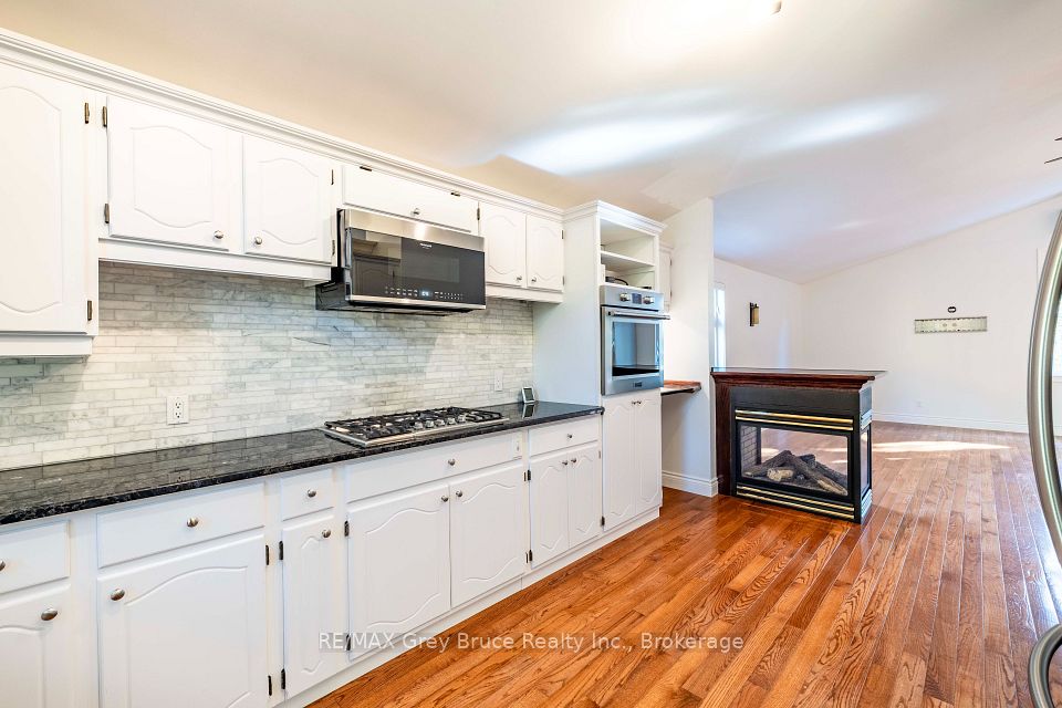 2353 5th Avenue W, Owen Sound, ON N4K 5C7 8