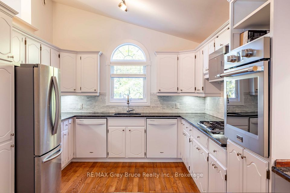 2353 5th Avenue W, Owen Sound, ON N4K 5C7 9