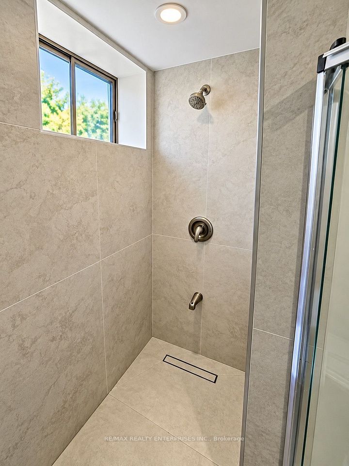 60 Royal Manor Drive Lower, St. Catharines, ON L2M 4L6 9