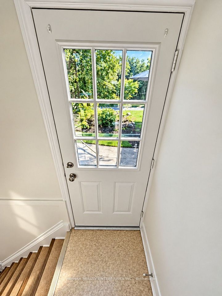 60 Royal Manor Drive Lower, St. Catharines, ON L2M 4L6 2
