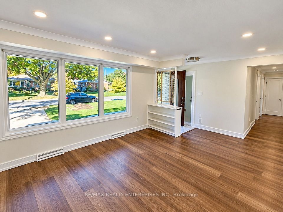60 Royal Manor Drive MAIN, St. Catharines, ON L2M 4L6 2