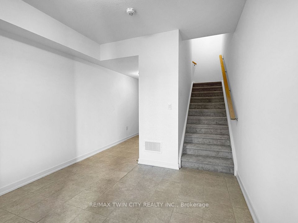 8 Miseferi Crescent 12, Cambridge, ON N1T 0J1 6