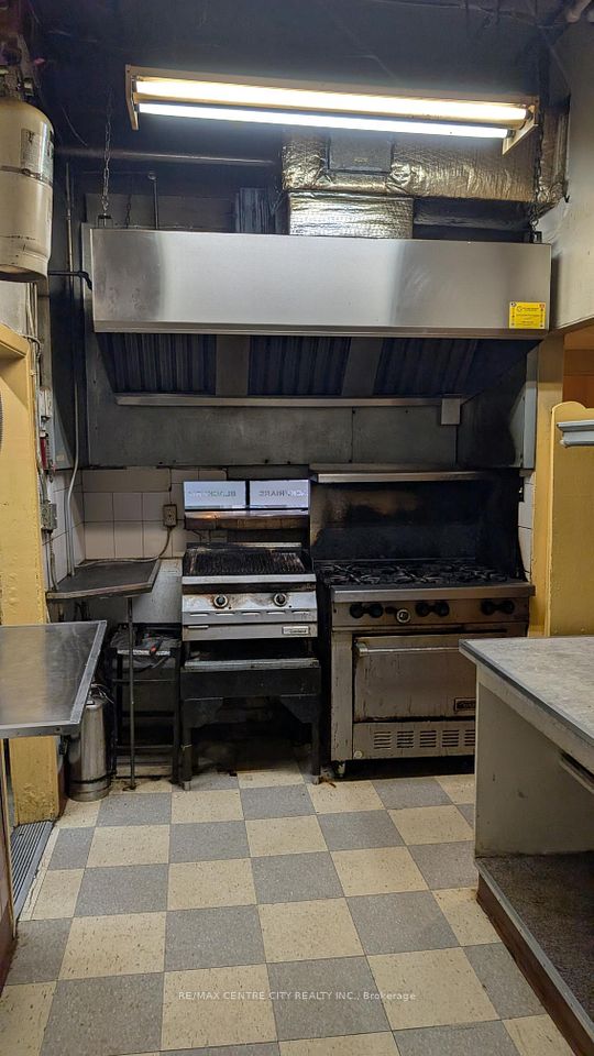 46 Blackfriars Street Main, London North, ON N6H 1K7 7