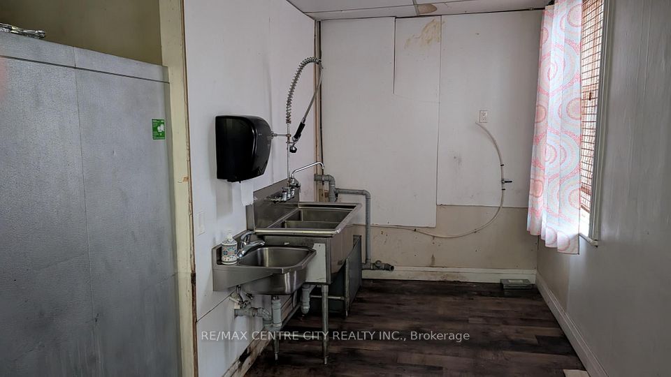46 Blackfriars Street Main, London North, ON N6H 1K7 10