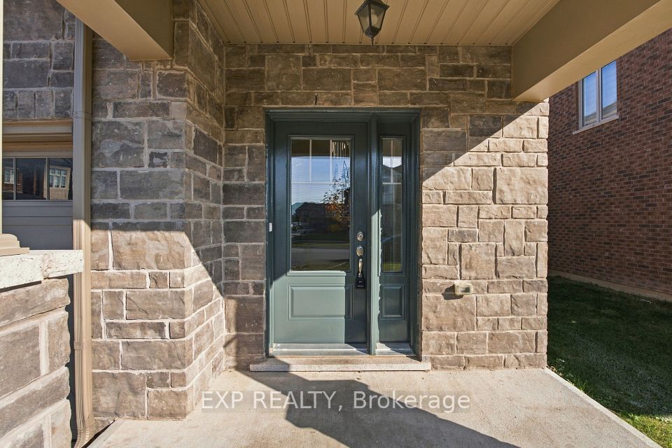 31 Sapphire Way, Thorold, ON L2V 0L4 5