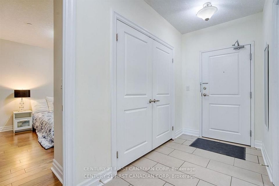 240 Villagewalk Boulevard 812, London North, ON N6G 0P6 12