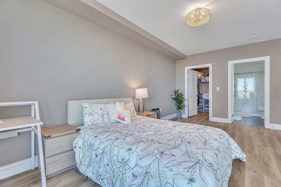 240 Villagewalk Boulevard 812, London North, ON N6G 0P6 25