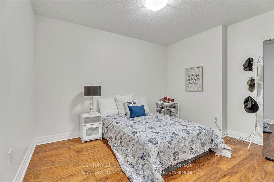 240 Villagewalk Boulevard 812, London North, ON N6G 0P6 13