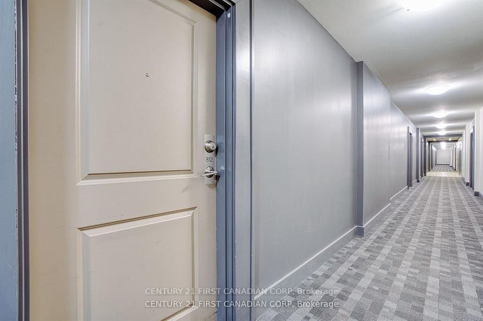 240 Villagewalk Boulevard 812, London North, ON N6G 0P6 10