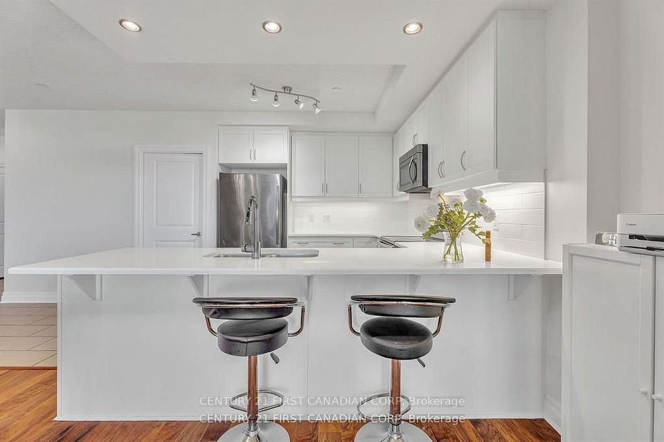 240 Villagewalk Boulevard 812, London North, ON N6G 0P6 17