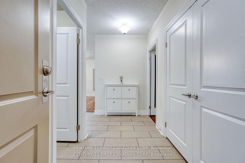 240 Villagewalk Boulevard 812, London North, ON N6G 0P6 11