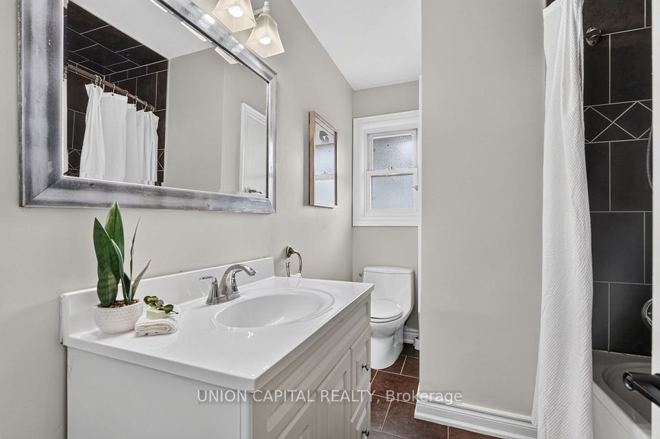 30 Collier Road N, Thorold, ON L2V 2X1 25