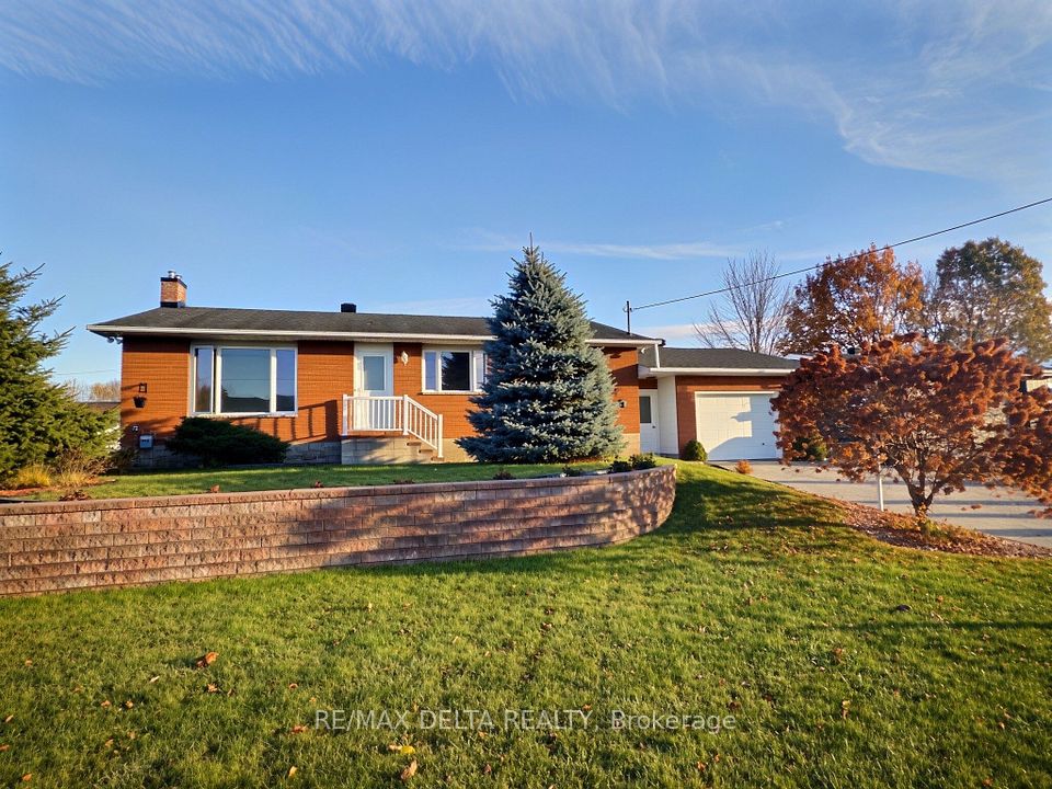 Detached at 2022 Patricia Street, Clarence-Rockland, ON K4K 1C1