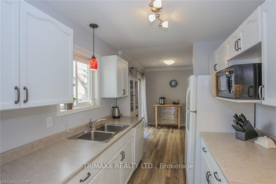 54 TANOAK Drive, London North, ON N6G 5A1 14