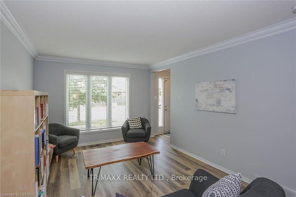 54 TANOAK Drive, London North, ON N6G 5A1 9