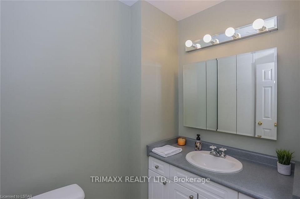 54 TANOAK Drive, London North, ON N6G 5A1 22