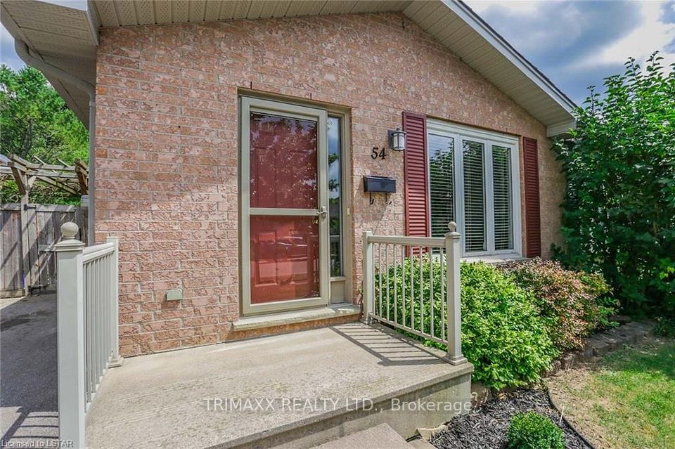 54 TANOAK Drive, London North, ON N6G 5A1 2
