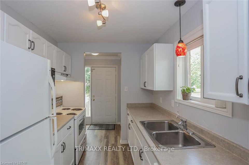 54 TANOAK Drive, London North, ON N6G 5A1 16
