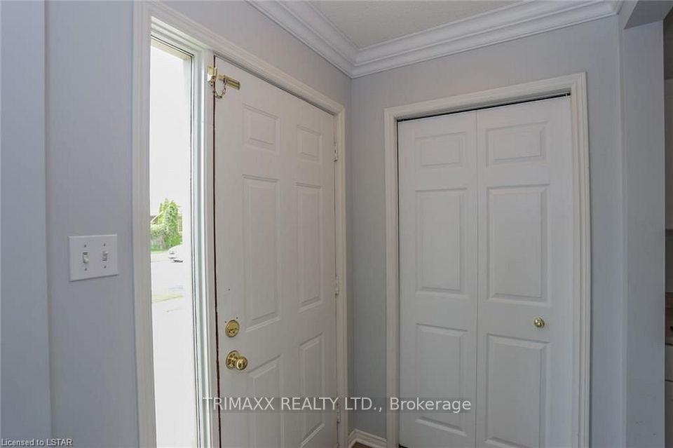 54 TANOAK Drive, London North, ON N6G 5A1 4