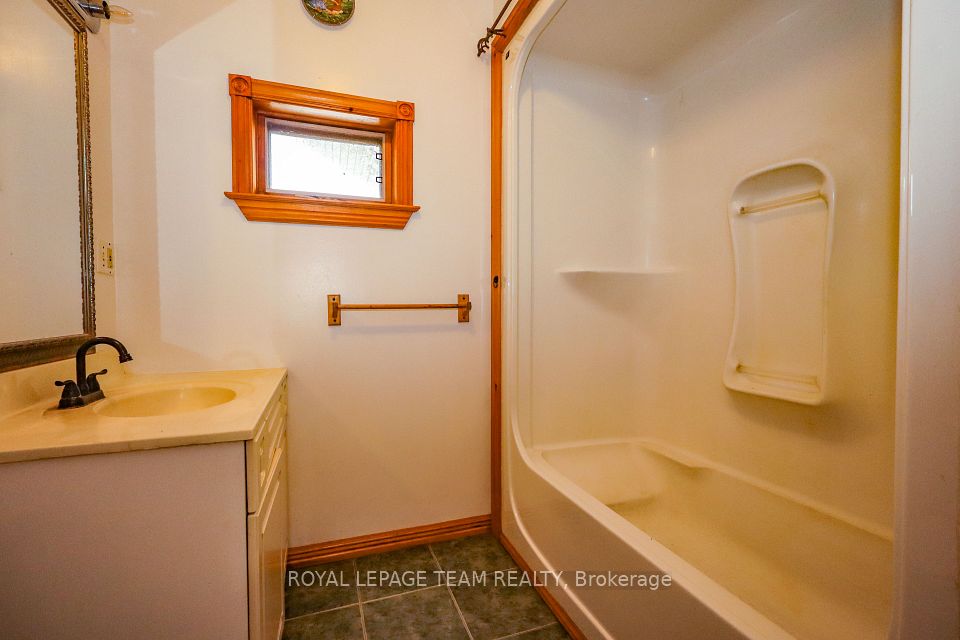 13585 County 9 Road, North Dundas, ON K0C 1H0 19