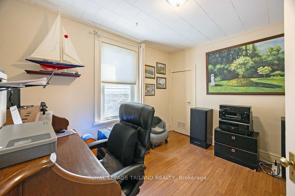 1030 York Street, London East, ON N5W 2T5 23
