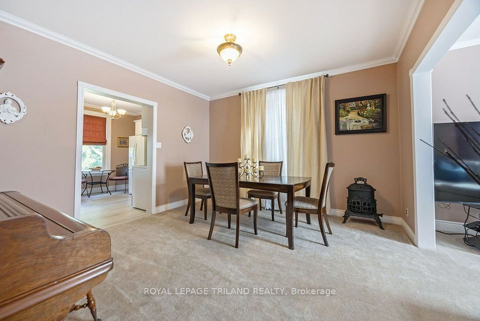 1030 York Street, London East, ON N5W 2T5 8