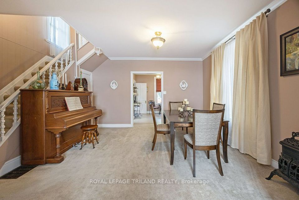 1030 York Street, London East, ON N5W 2T5 11