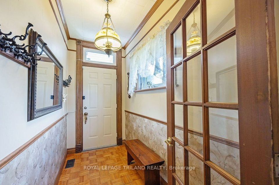 1030 York Street, London East, ON N5W 2T5 6