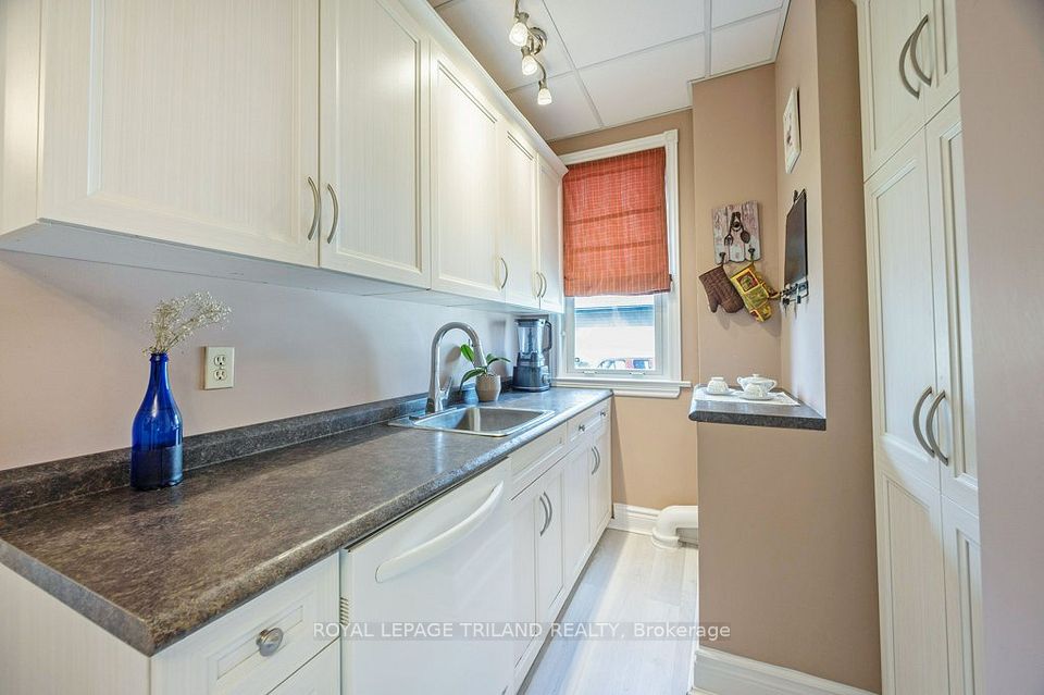 1030 York Street, London East, ON N5W 2T5 17