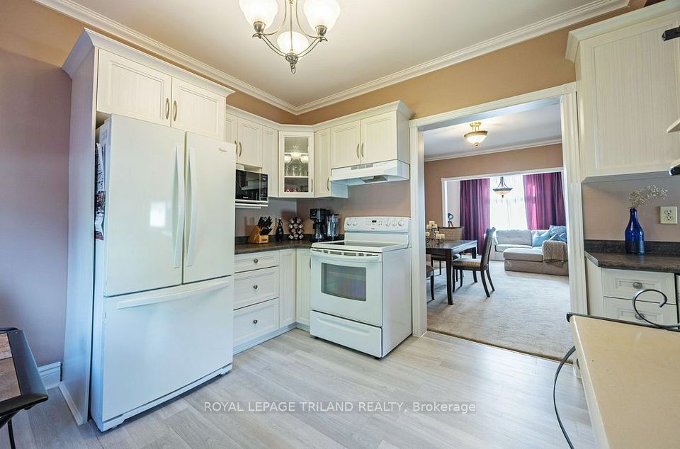 1030 York Street, London East, ON N5W 2T5 15